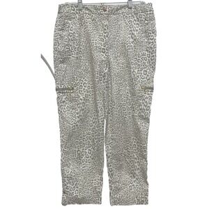 Chico's Size 1 Animal Print Cuffed Cargo Pants Gold Zippers‎ Pockets